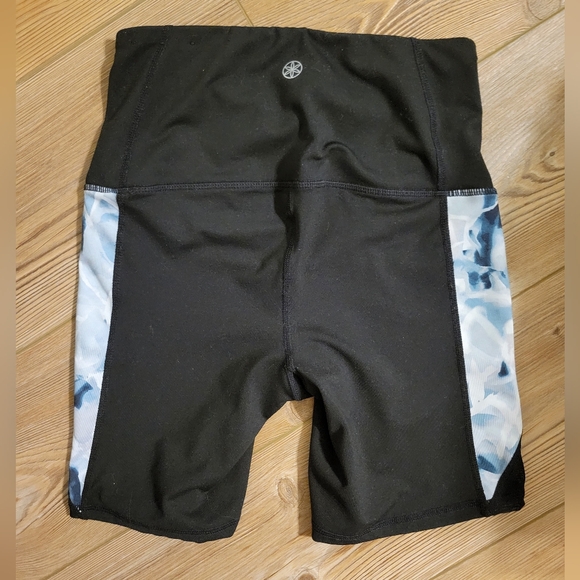 GAIAM Black Biker Shorts Size XS - Picture 3 of 4